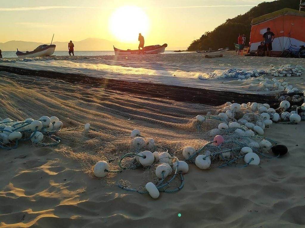 Cozy Chalet in Family Condominium with Pool on the Beach in Cachoeira do Bom Jesus, Florianópolis