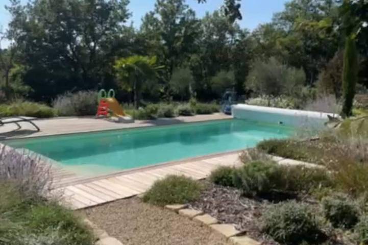 Location de vacances pour 4 personnes, avec piscine, animaux acceptés à Ansouis