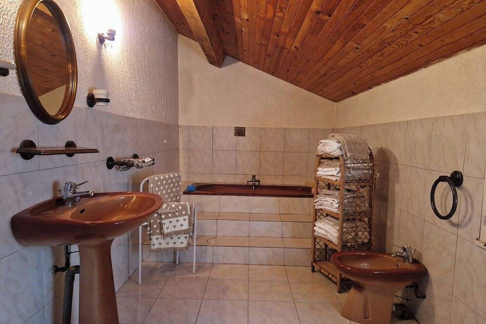 Maison de village in Aullène, Parc naturel régional de Corse