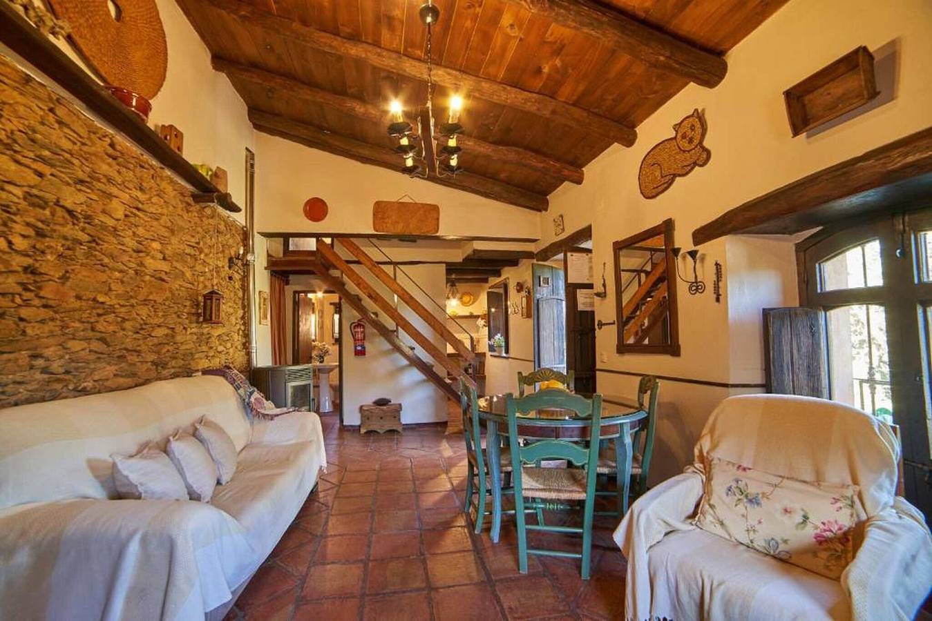 Casa di campagna 'Navalgatos' con vista sulle montagne, piscina privata e terrazza privata in Fuenteheridos, Sierra de Aracena y Picos de Aroche