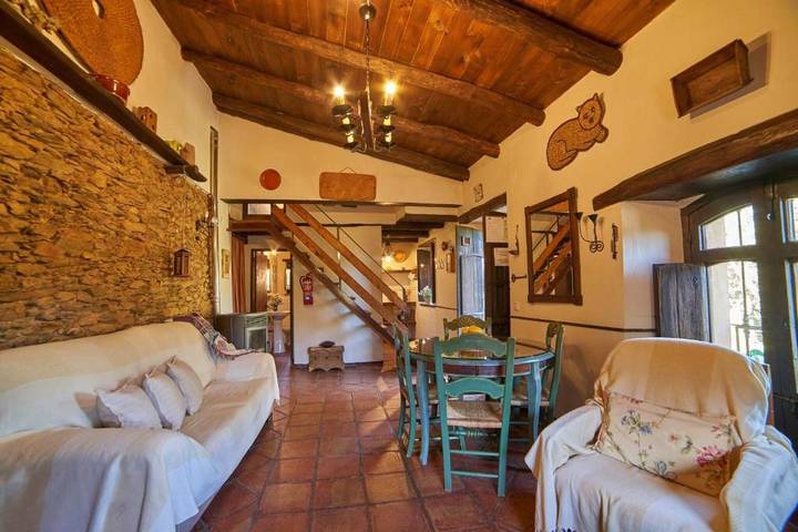 Casa rural 'Navalgatos' con vistas a la montaña, piscina privada y terraza privada in Fuenteheridos, Sierra de Aracena y Picos de Aroche