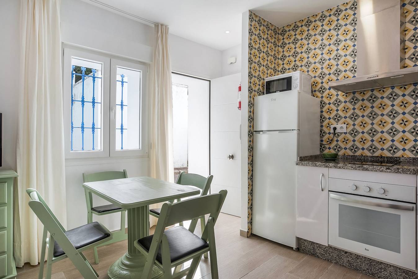 Appartement entier, Appartement "Casa de 10 - 5I" avec vue sur les montagnes, piscine partagée et Wi-Fi. in Vejer de la Frontera, Costa de la Luz