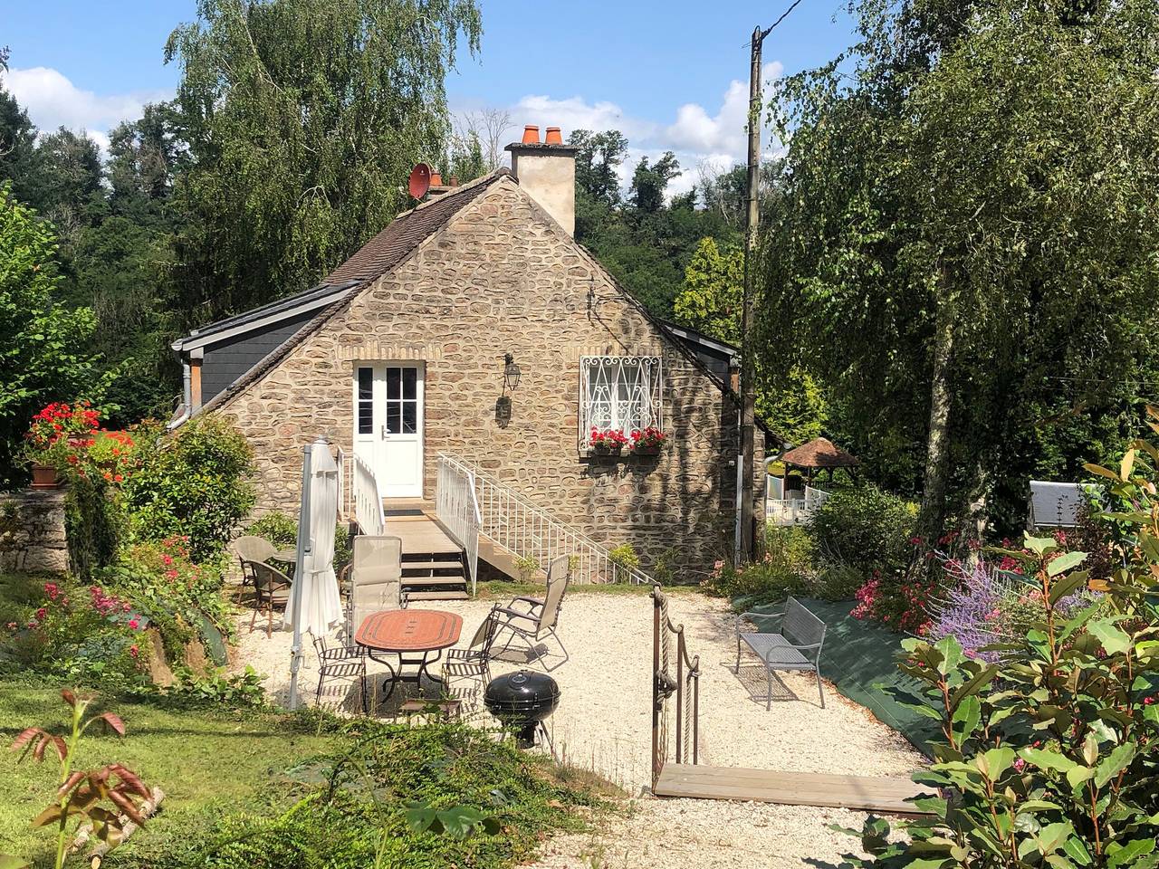 Casa rural con piscina, río y terraza cerca de Semur in Pont-et-Massène, Región de Montbard