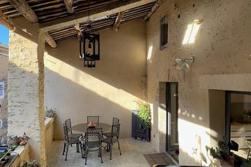 Gîte pour 6 personnes, avec terrasse, animaux acceptés à Vallabrix