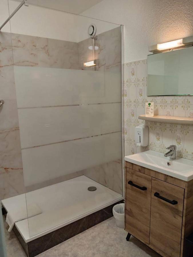 Hôtel pour 3 personnes, avec jardin à Commentry - 4