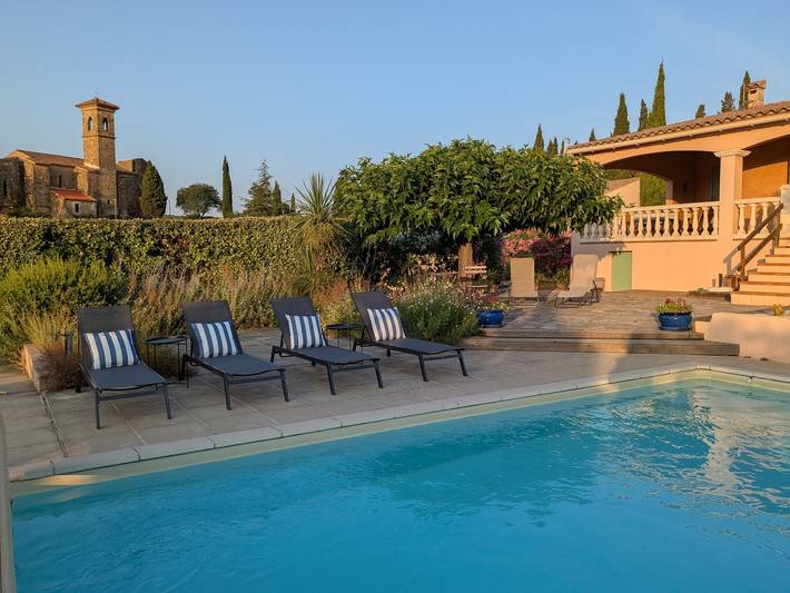 Location de vacances pour 10 personnes, avec jardin et piscine, adapté aux familles à Montouliers