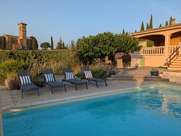 Location de vacances pour 10 personnes, avec jardin et piscine, adapté aux familles à Montouliers