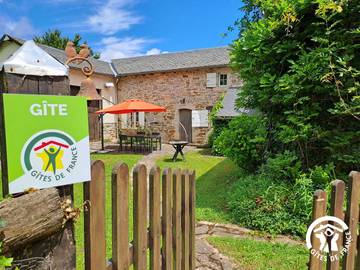 Gîte pour 5 personnes, avec terrasse ainsi que jardin et piscine à Gijounet