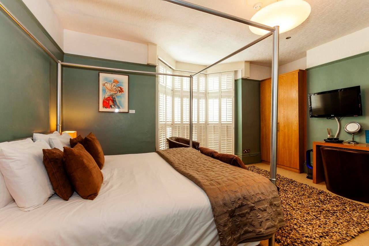 Bed and Breakfast for 10 people in Brighton, Sussex