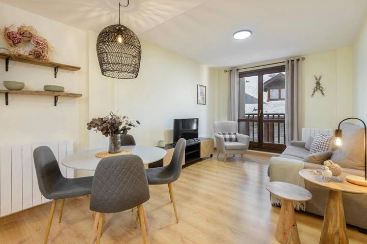 Apartamento para 4 personas, con terraza y vistas, Se admiten mascotas en Escarrilla