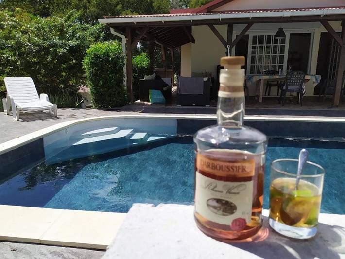 Chambre d’hôte pour 2 personnes, avec jardin ainsi que piscine et vue en Guadeloupe