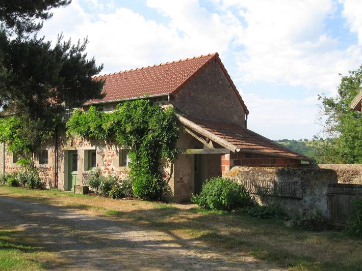 Gîte pour 6 personnes, avec piscine, animaux acceptés à Hérisson