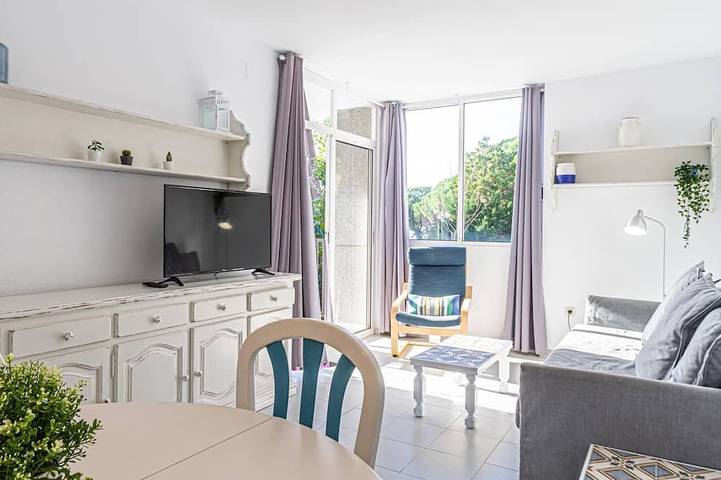 Apartamento entero, Apartamento delante playa a 40min Bcn en tren in Platja del Morer (Sant Pol de Mar), Sant Pol de Mar
