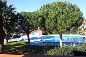 Ferienpark für 8 Personen, mit Balkon und Garten sowie Pool, mit Haustier in Südfrankreich