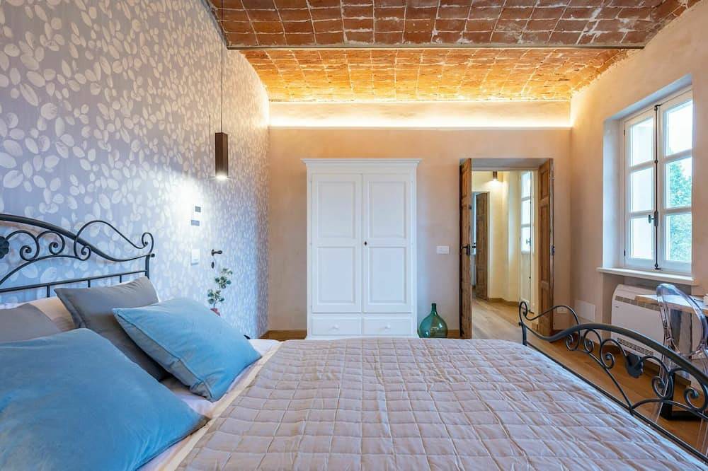 Atemberaubendes alleinstehendes Ferienhaus mit W-Lan, Klimaanlage, privatem Pool, Tv und Innenhof in Portacomaro, Asti Provinz