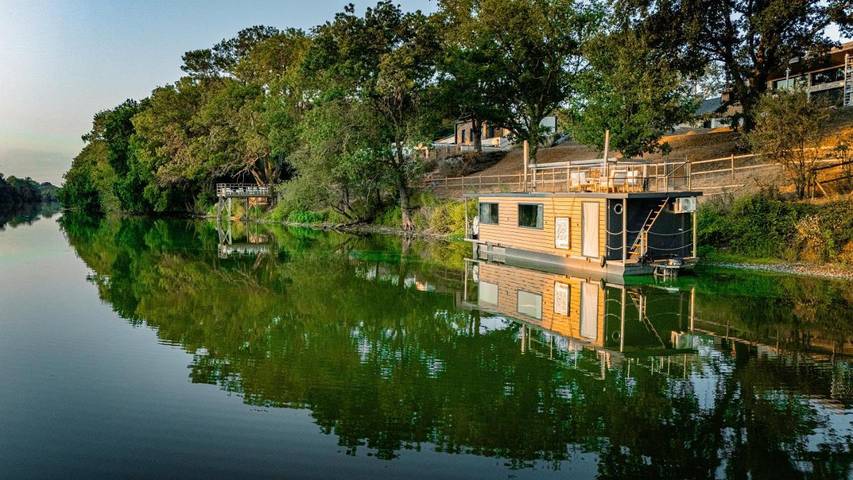 Bateau pour 4 personnes, avec Terrasse ainsi que Jardin et Vue à Montreuil-Juigné