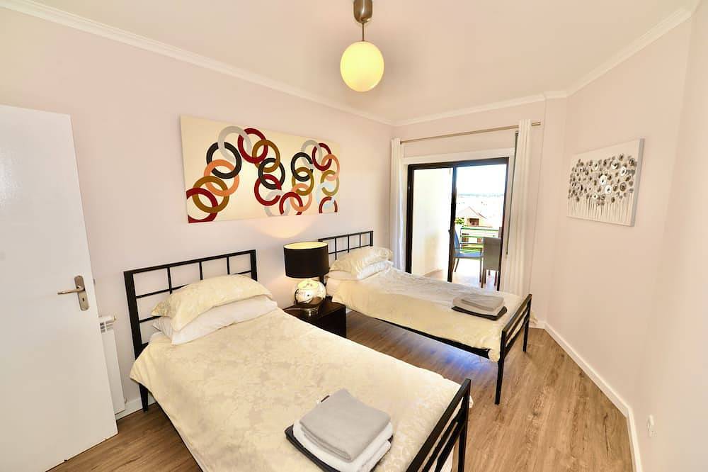 Apartamento inteiro, Palm Tree - Apartamento com vista mar a 65 metros da praia com piscina e garagem in Praia de São Martinho do Porto, São Martinho do Porto