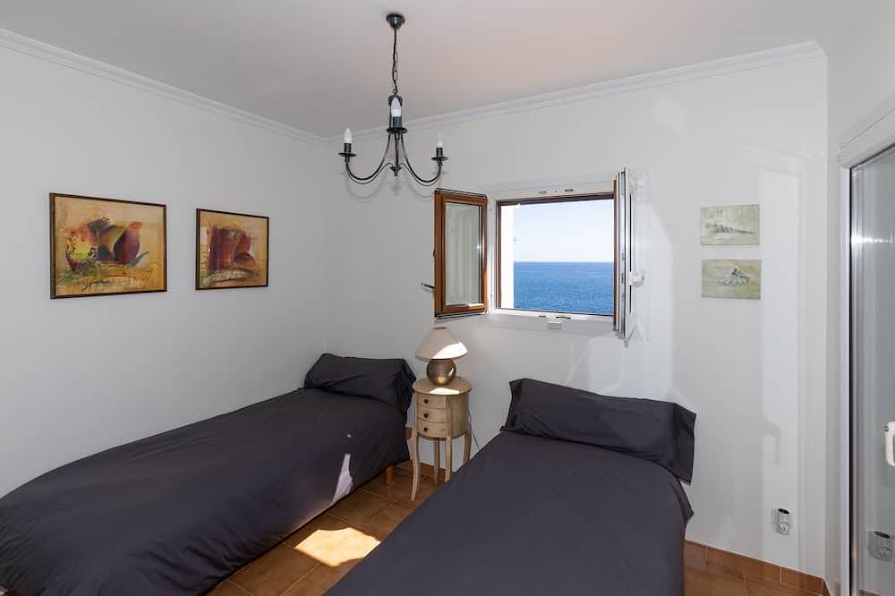 In 1st sea line with great sea view, 4 minutes walk to the beach, air conditioning, heating in Cala Murada, Manacor