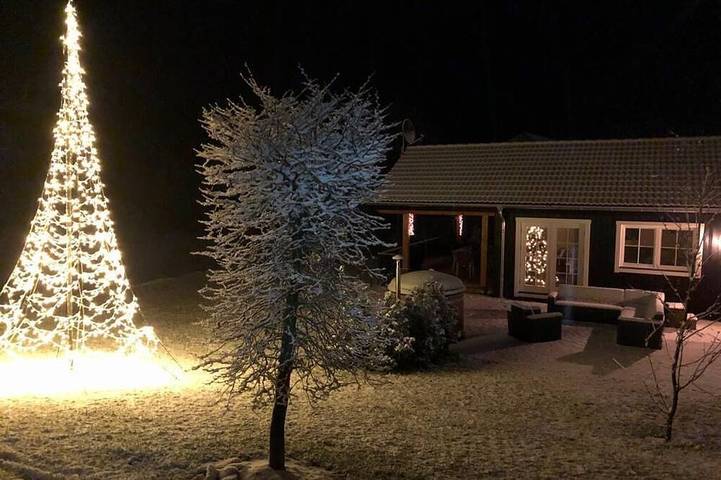 Ferienhaus für 10 Personen, mit Whirlpool und Balkon sowie Garten in Medebach