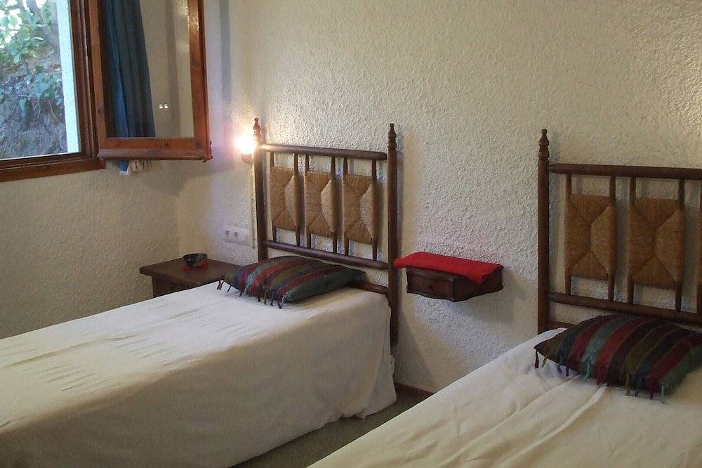 Eizelhaus von Pinien umgeben, wenige Minuten vom Strand, Hunde willkommen in Santa Maria de Llorell, Tossa de Mar