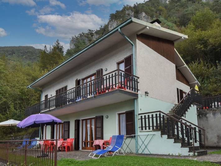 Appartamento per 6 persone, con Balcone e Terrazza nonché Giardino e Vista lago a Idro