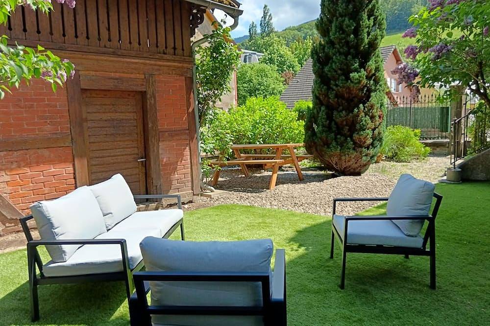 Ganze Wohnung, Apartment 126m2 + outside (balcony, garden furniture, table) 4 bedrooms 8 persons in Sainte-Marie-aux-Mines, Regionaler Naturpark Belchen der Vogesen
