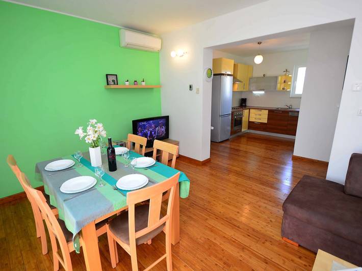 Gîte pour 5 personnes, avec terrasse et jardin à Tribunj - 2