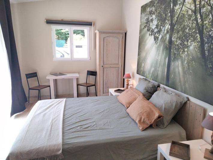 Gîte pour 2 personnes, avec piscine ainsi que vue et terrasse à Le Cailar - 3