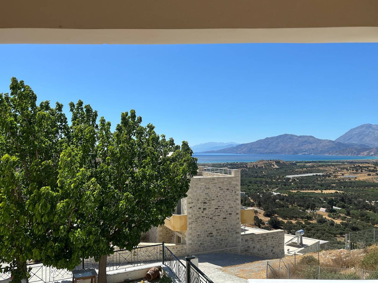 Ganze Wohnung, Ferienwohnung 'Spitiko 1' mit Meerblick, Gemeinschaftsterrasse und Wlan in Kamilari, Iraklio-Heraklion und Umgebung