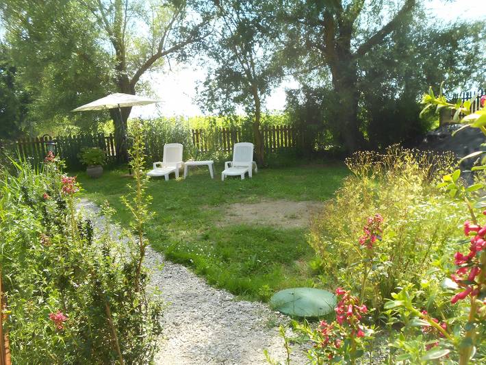 Gîte L'Acacia – Le Mas de Rinette : vue montagne, piscine partagée et Wi-Fi in Salles-sur-l'Hers, Région de Carcassonne