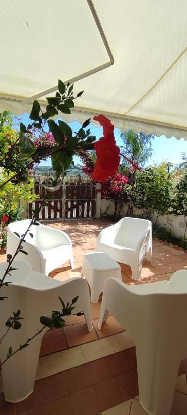 Ferienwohnung für 4 Personen, mit Balkon und Terrasse sowie Garten und Ausblick in Briatico