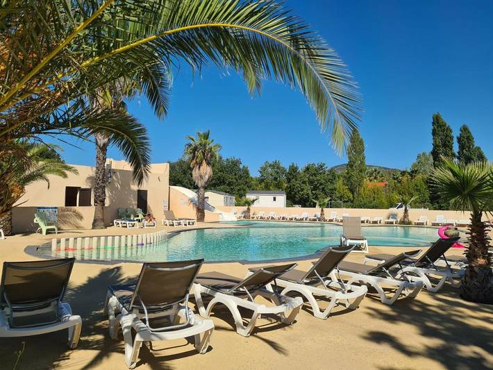 Camping pour 2 personnes, avec Terrasse et Piscine à Grimaud - 3
