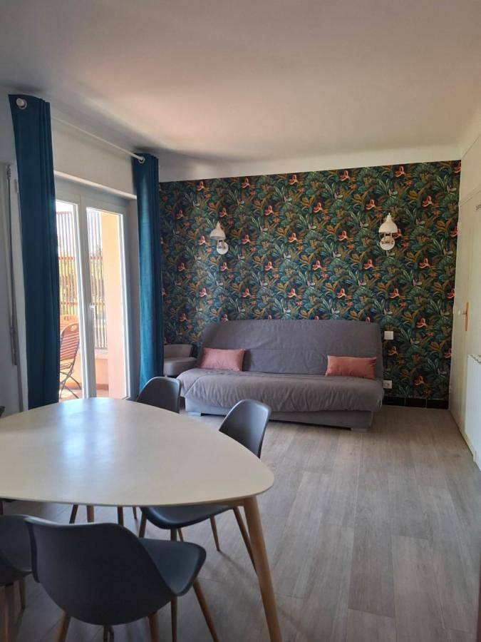 Location de vacances pour 4 personnes, avec vue ainsi que piscine et jardin à Puget-sur-Argens - 3