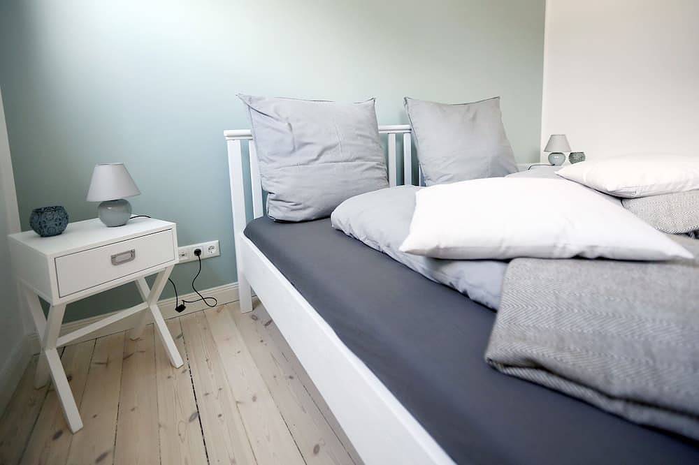 Entire apartment, Vacation apartment on the Strelasund 150m to the beach Wlan 250Mbits & e-car connection in Stralsund, Stralsund Surroundings