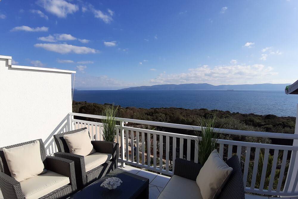 Ganze Wohnung, Wohnung Mit Grosser Terrasse Und Magnificant Sea View, 300 m Vom Strand + Ps4 in Ravni, Ostküste Istrien
