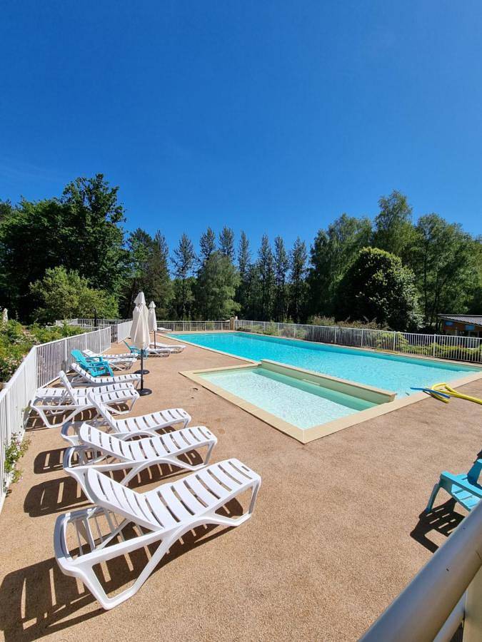 Location de vacances pour 10 personnes, avec piscine ainsi que terrasse et jardin à Aubazines - 4