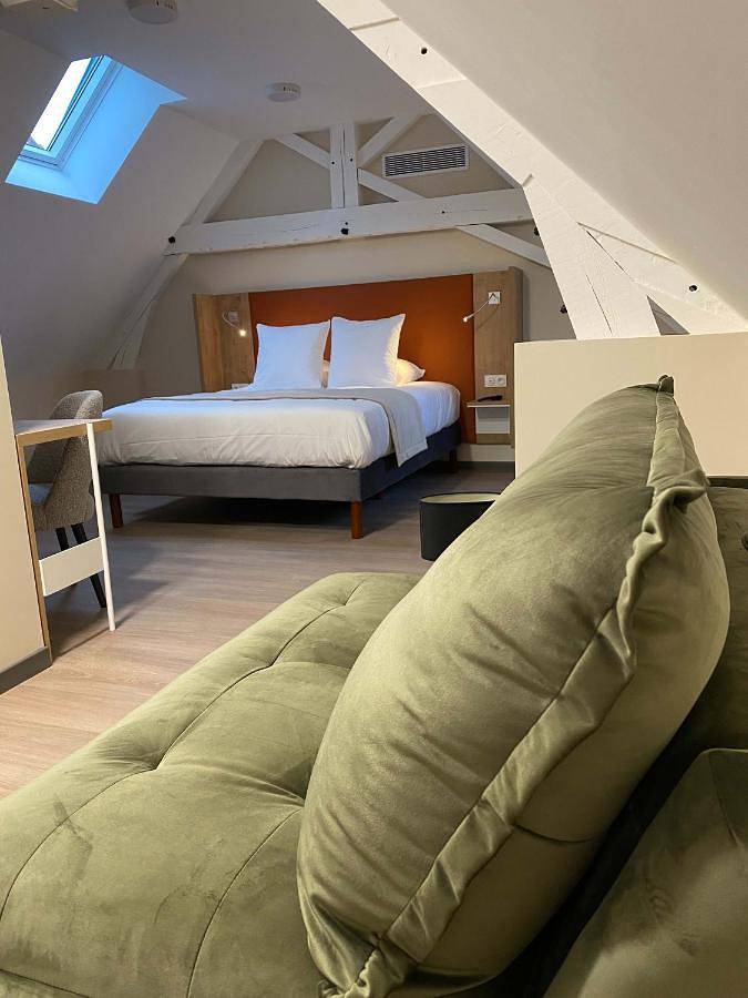 Large Double Room in Nogent, Haute-Marne