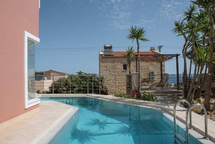 Location de vacances pour 4 personnes, avec jardin et piscine dans Stalos - 4