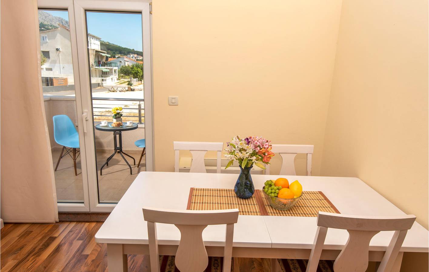 Entire holiday apartment, Cozy Apartment with Terrace, Wi-Fi & Parking, 1km to the Beach in Podstrana, Split-Dalmatia