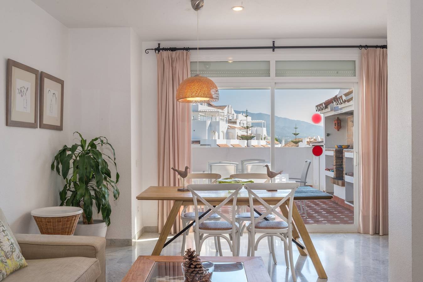 Entire apartment, Spacious and Fantastic Views Apartment with Sea View, Pool, Garden & Wi-Fi in Marbella West, Marbella