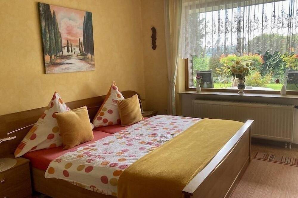 Ganze Wohnung, Appartement Talblick (35qm) mit Südterrasse in Bad Bocklet, Rhön-Bayern