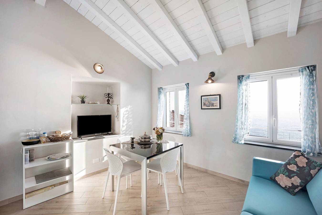 Appartamento intero, Appartamento Vacanze nel Centro Storico con Vista Mare e Giardino in Comune in Bordighera, Riviera di Ponente