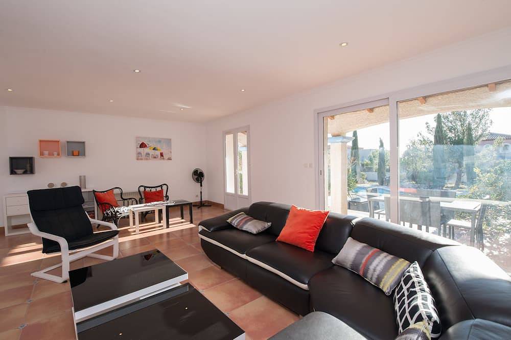 Geräumige provenzalische Villa 200m², 10 Minuten vom Meer entfernt in Carnoux-en-Provence, Mittelmeerküste (Frankreich)