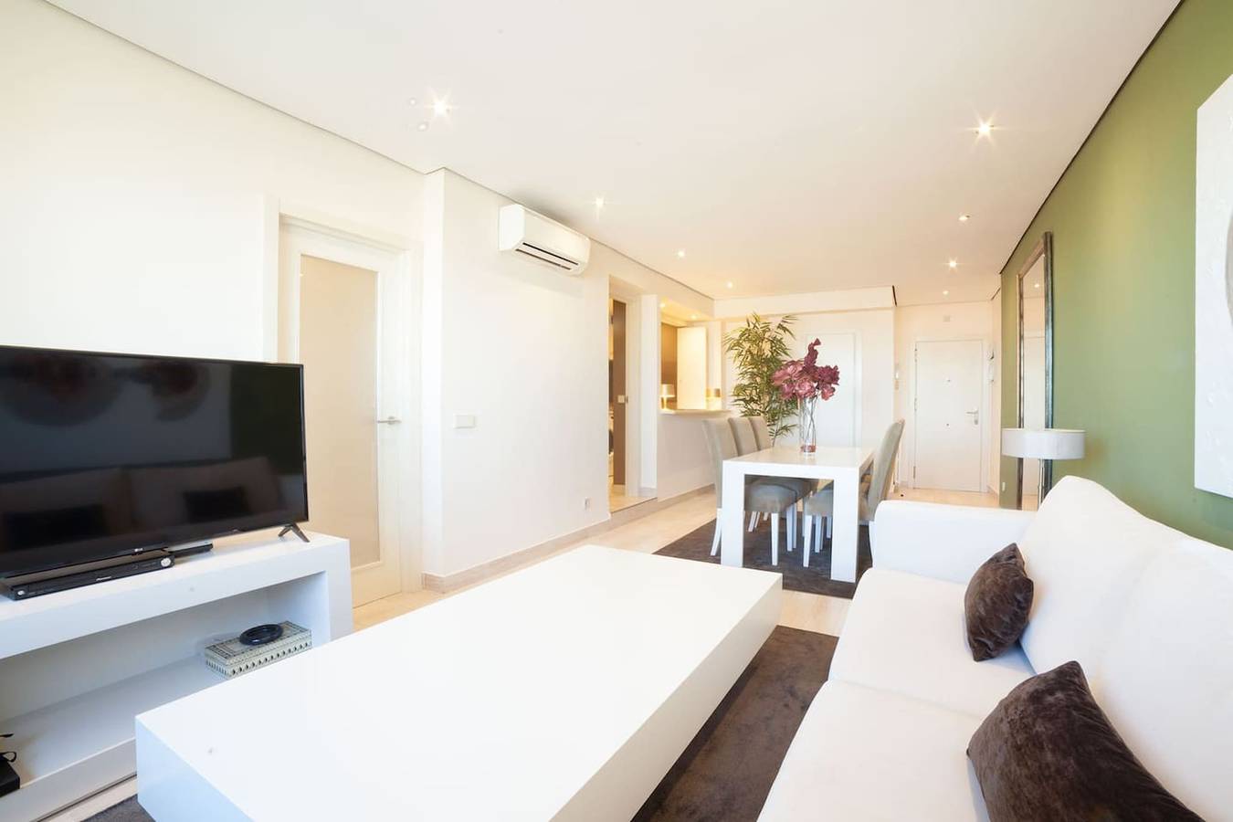 Apartamento entero, Housing Nuevos Ministerios by Sharing Co in Tetuán (desambiguación), Madrid