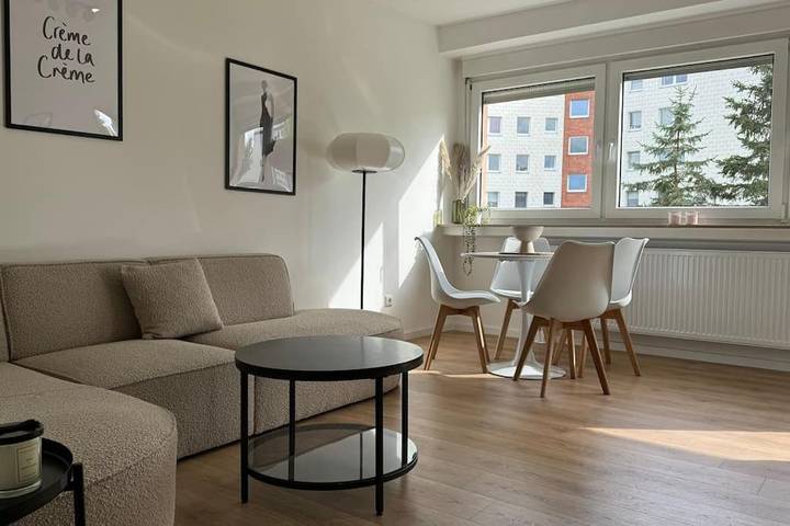 Ferienwohnung für 3 Personen, mit Balkon in Lehre
