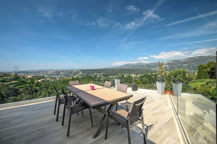 Villa for 8 people, with pets in Nice (France)