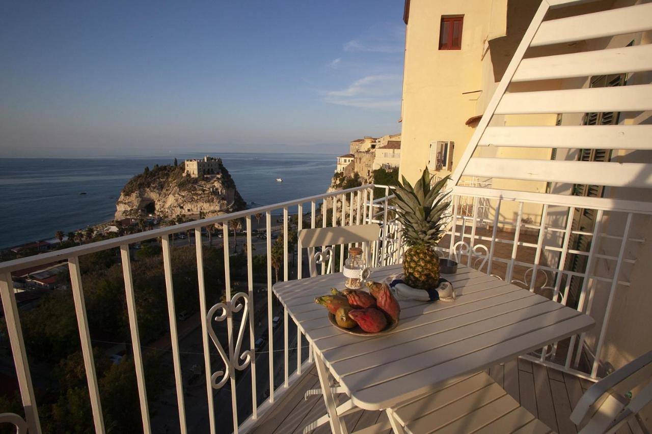 Le Tolde del Corallone in Spiaggia del Convento, Tropea