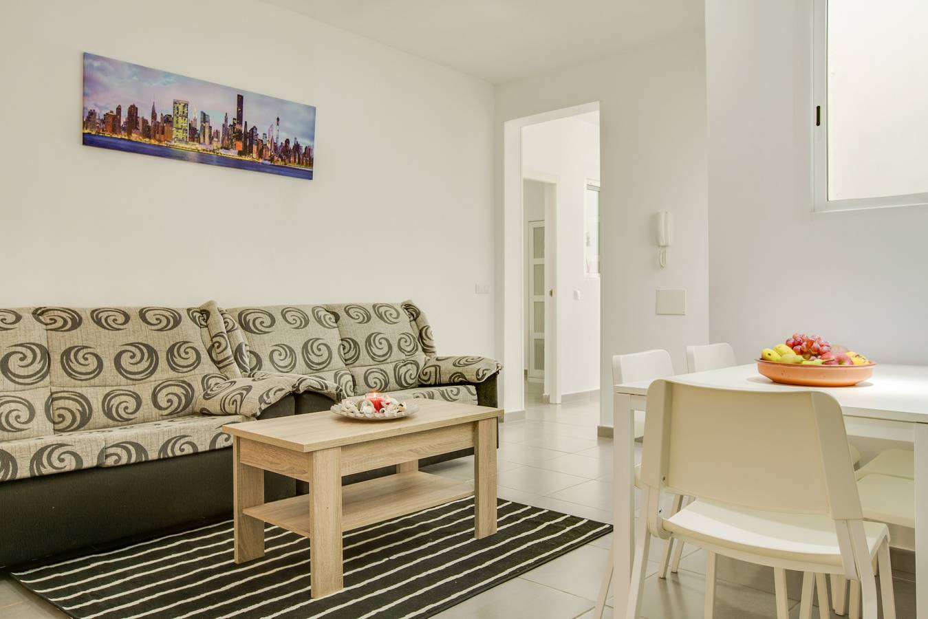 Appartement entier, Appartement "1A Van Halen" près de la mer avec Wi-Fi et ventilateurs in Vecindario, Santa Lucía de Tirajana