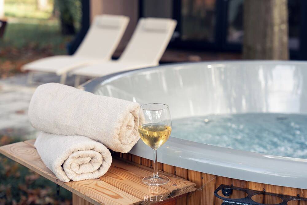 Luxury Wellness Lodge in a quiet, wooded area on the Salland Ridge in Sallandse Heuvelrug