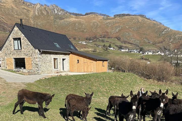 Location de vacances pour 10 personnes, avec Jacuzzi ainsi que Terrasse et Jardin à Lescun